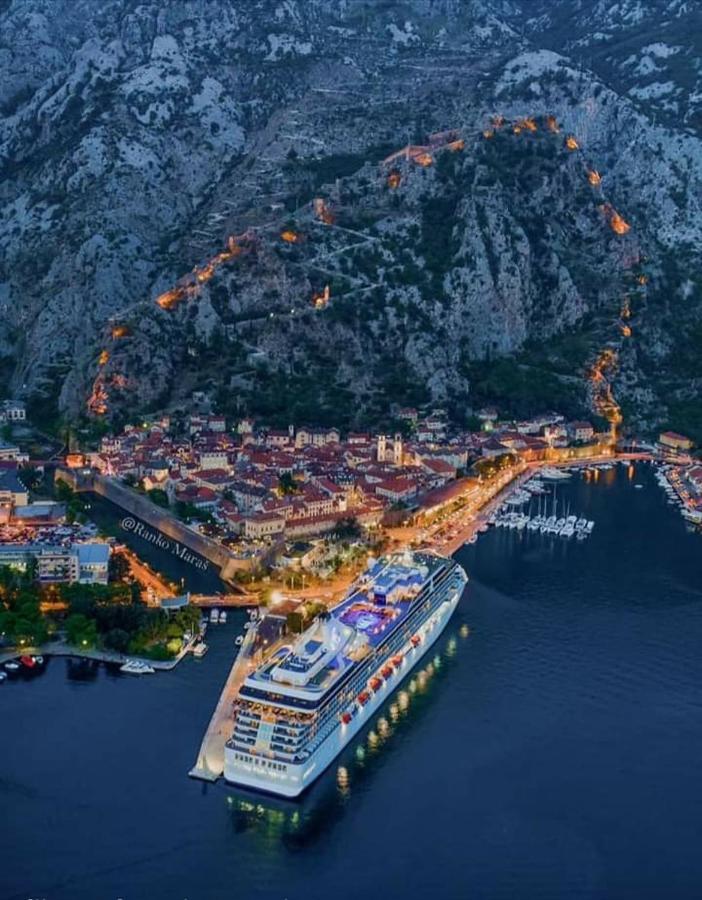 Red House Apartment Kotor Exterior foto